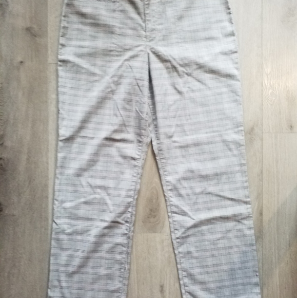 Gloria Vanderbilt gray plaid dress slacks size 18 - Picture 8 of 15